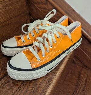 Sports Star Low Top canvas Sneaker Electric Orange 39/245 Approx US  M 6 /W 7. 5